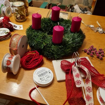 Adventkranz Kerzenfarbe rot - Abholung Donnerstag 27.11. von Traubenhof Familie Österreicher