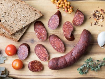 Wildrohwürstel mit Chili 180g von Venatio. Wildspezialitäten aus Jägerhand