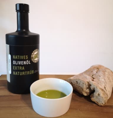Bio Naturtrübes Olivenöl, 10 Tage alt bei Abfüllung.