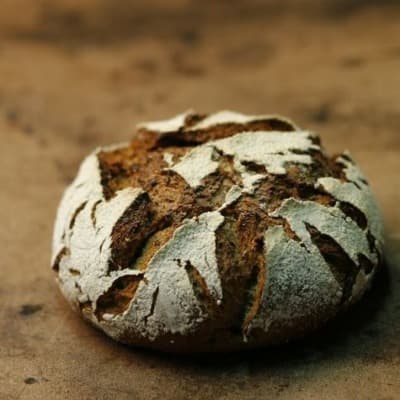 Mischbrot Laib von Kolm - Die Bäckerei.