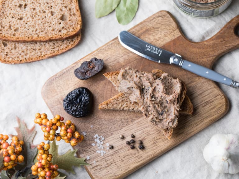 Wildpastete mit Rotwein und Dörrzwetschken
