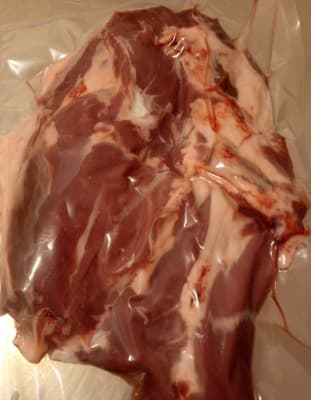 Schlögel im Ganzen mit Knochen vom Bio Zackelschaf von BIOHOF BARON