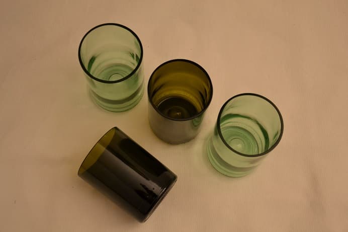Glas braun aus recycelter Weinflasche