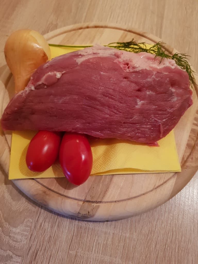 Schnitzel vom BIO Mangalitza Schwein geschnitten